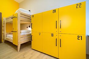 Hotel Bee Station - Hostel