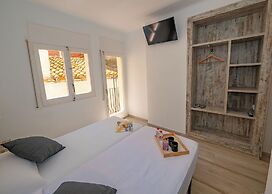 AGI Gloria Rooms