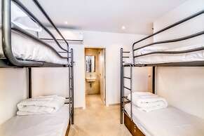 Hostel A2C - Adults Only