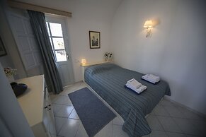 Ianthe Apartments and Villa