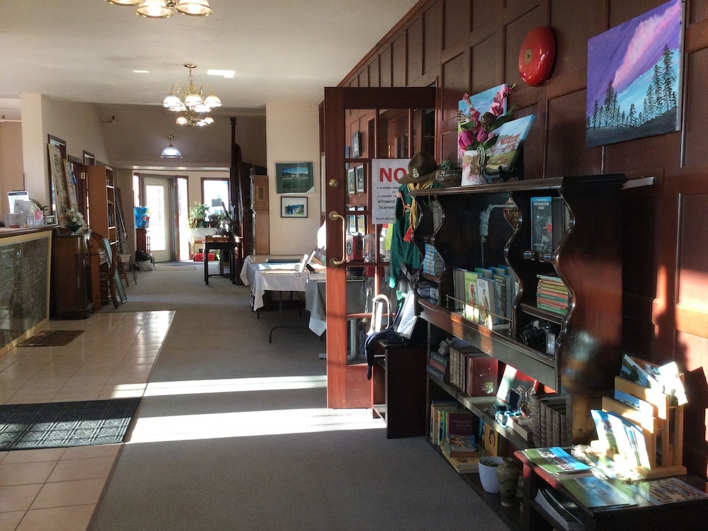Red Rock Inn