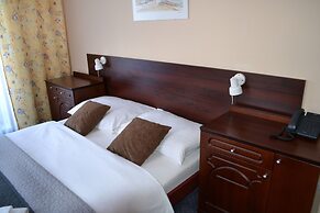 Greenwood Hotel