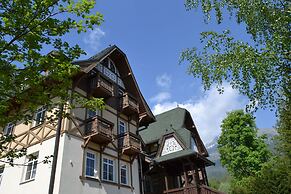 Greenwood Hotel