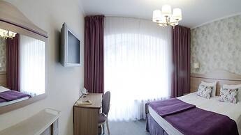 Anabel at Nevsky 88