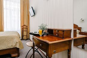 Anabel at Nevsky 88