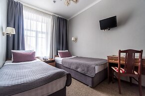 Anabel at Nevsky 88