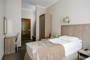 Anabel at Nevsky 88