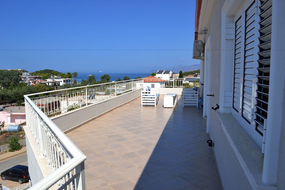 Villa August Ksamil