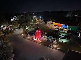 Iron Resort&Hotel