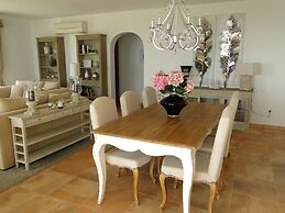 Villa Lirios
