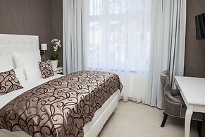 Hotel & Pension Villa Laluna