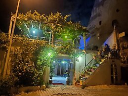 Unicorn Cave Hotel