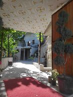 Unicorn Cave Hotel
