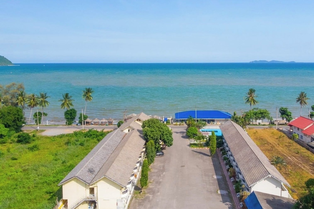 Bang Saphan Resort