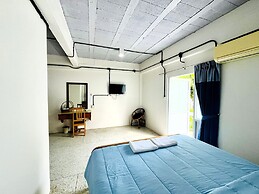 Bang Saphan Resort