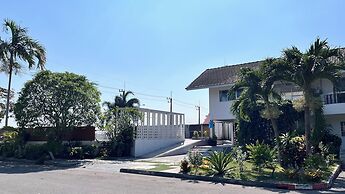 Bang Saphan Resort
