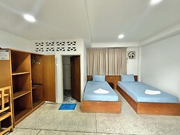 Bang Saphan Resort