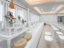 Bang Saphan Resort
