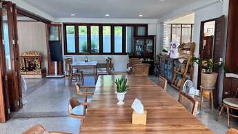 Bang Saphan Resort