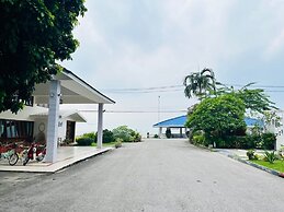 Bang Saphan Resort