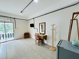 Bang Saphan Resort