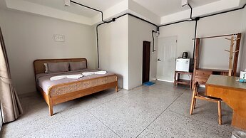 Bang Saphan Resort