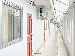 Bang Saphan Resort