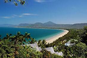 Tranquility By The Course Port Douglas
