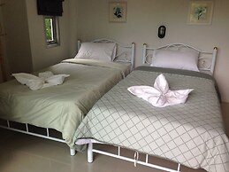 Baansuan Keb Tawan Resort