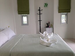 Baansuan Keb Tawan Resort