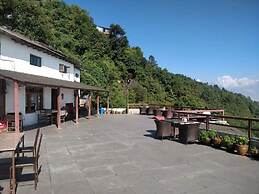 Everest Manla Resort