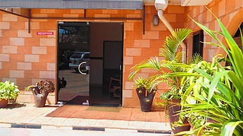 DewChurch Drive Hotel