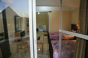 The Pyramids Inn Cheops