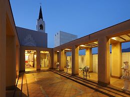 Clayton Bay Hotel