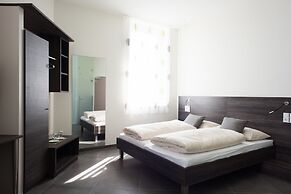 eee hotel TRAUN