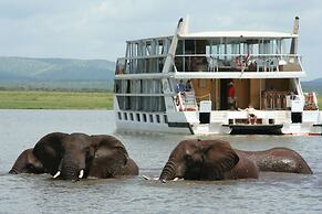 Shayamanzi Houseboats