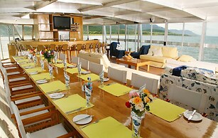 Shayamanzi Houseboats