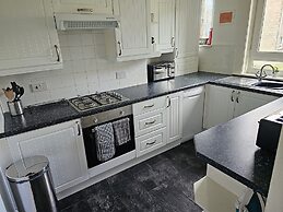 Snug - Meadhan Apartment