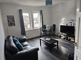 Snug - Meadhan Apartment