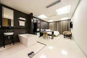 Yeoubi Hotel