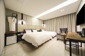 Yeoubi Hotel