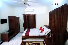 Hotel-All Season Lodge