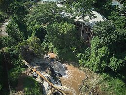 Villa Rock Stop Falls