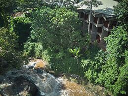 Villa Rock Stop Falls