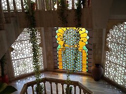 Hotel Hilltop Palace