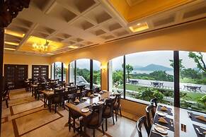 Hotel Hilltop Palace
