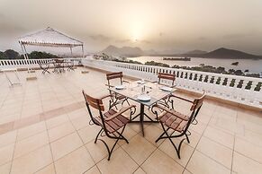 Hotel Hilltop Palace