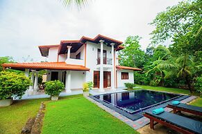 Villa Almond Leaf