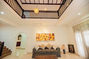 Villa Almond Leaf