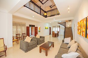 Villa Almond Leaf